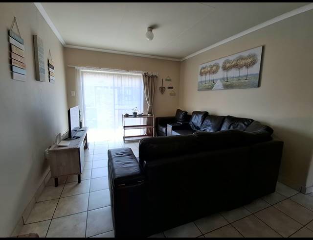 2 BEDROOM TOWNHOUSE FOR SALE IN VAALPARK